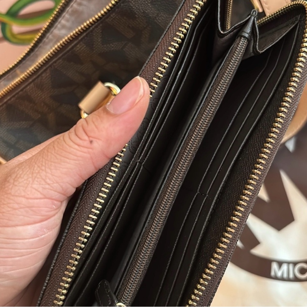 MICHAEL KORS LARGE MONOGRAM SPEEDY AND WALLET - Picture 4 of 10
